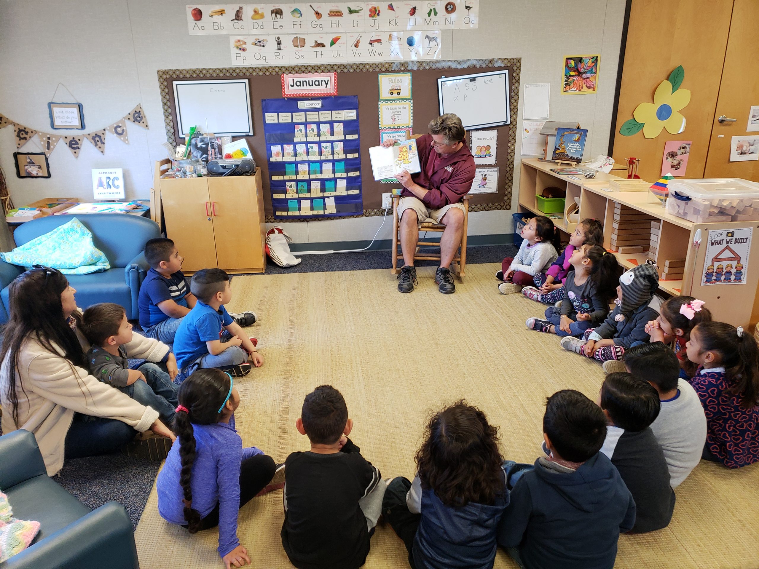 Steve Avalar reading to preschoolers